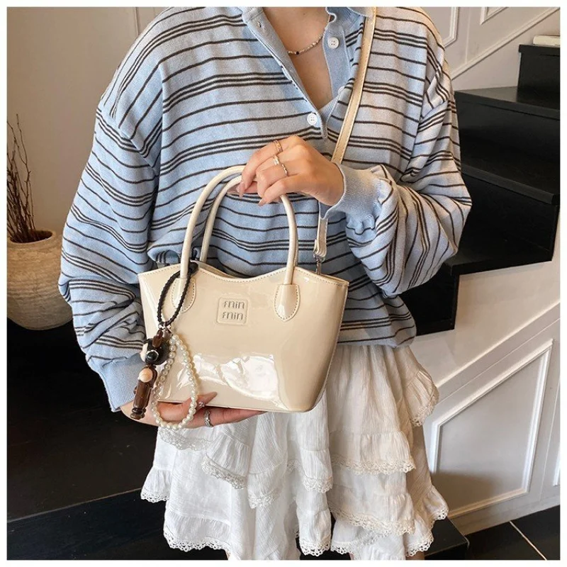 

One Size Ladies Flap Shoulder Top Handle Bag for Middle Aged and Young Women Practical Stylish Daily Use Bag