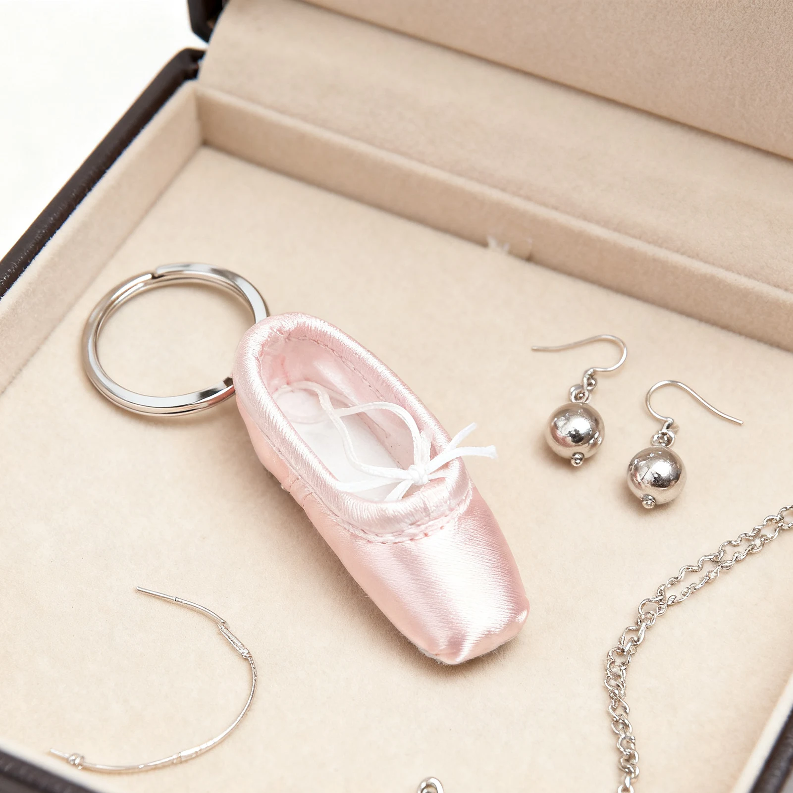 Mini Handmade Ballet Pointed Shoes Keychain Satin Fabric Dance Shoe Charm Decorative Key Ring Pendant For Dancers Girls Bag Gift