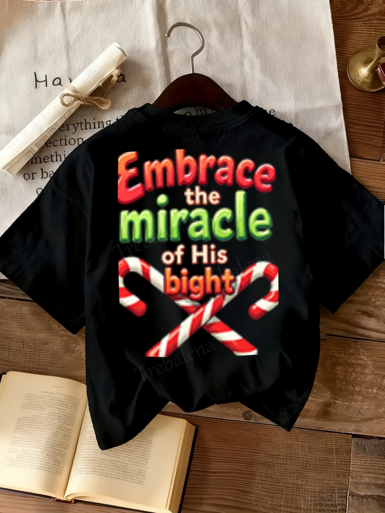 تي شيرت نسائي يحتضن معجزة تي شيرت The Bight Candy Cane