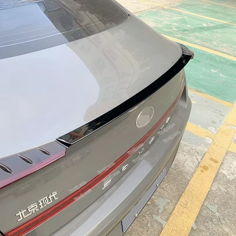 

For Hyundai Sonata Spoiler 2020 2021 2022 ABS Glossy Black/Carbon Fiber Look Rear Trunk Lip Wing Car Accessories