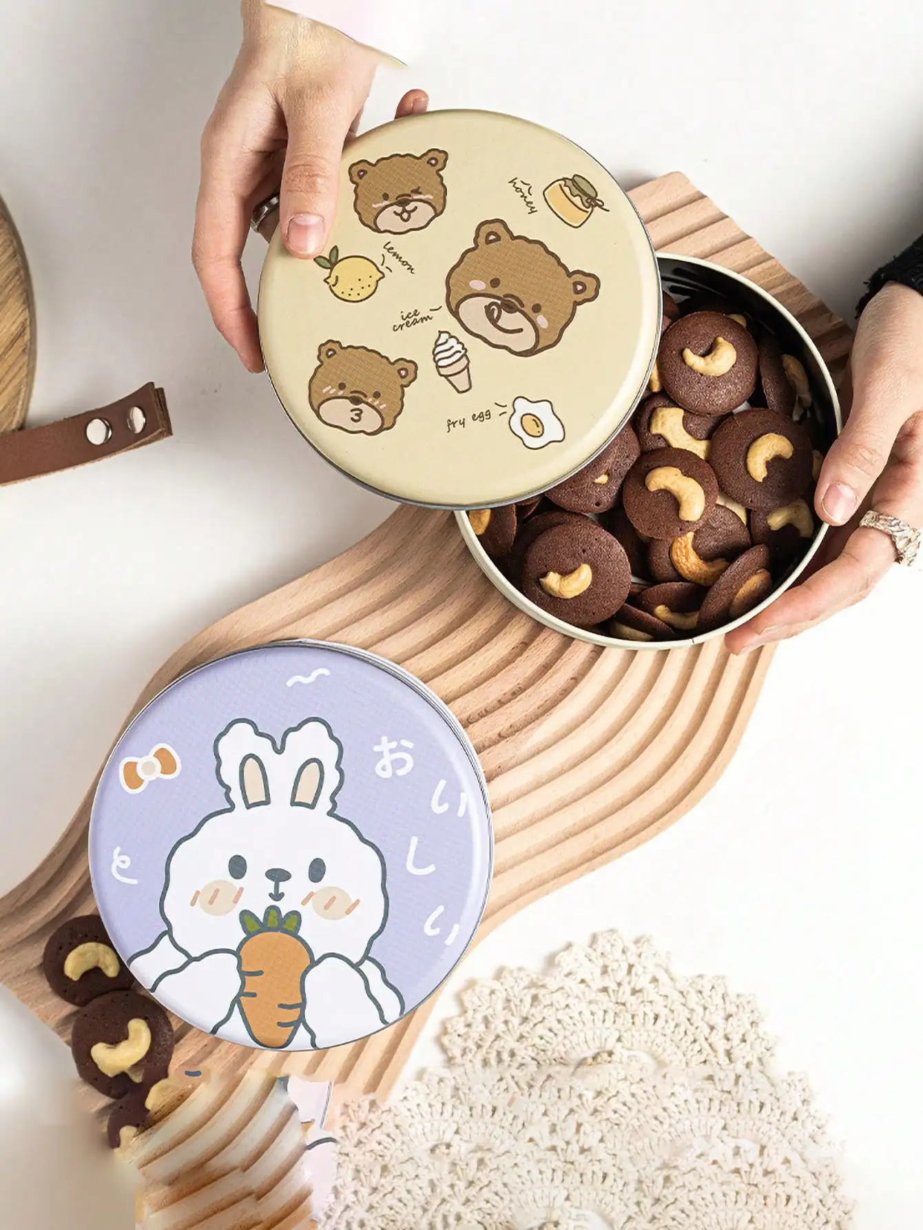 1pcs Tin box cookie box white rabbit metal box iron box snowflake pastry tin snack candy storage tin baking biscuit gift