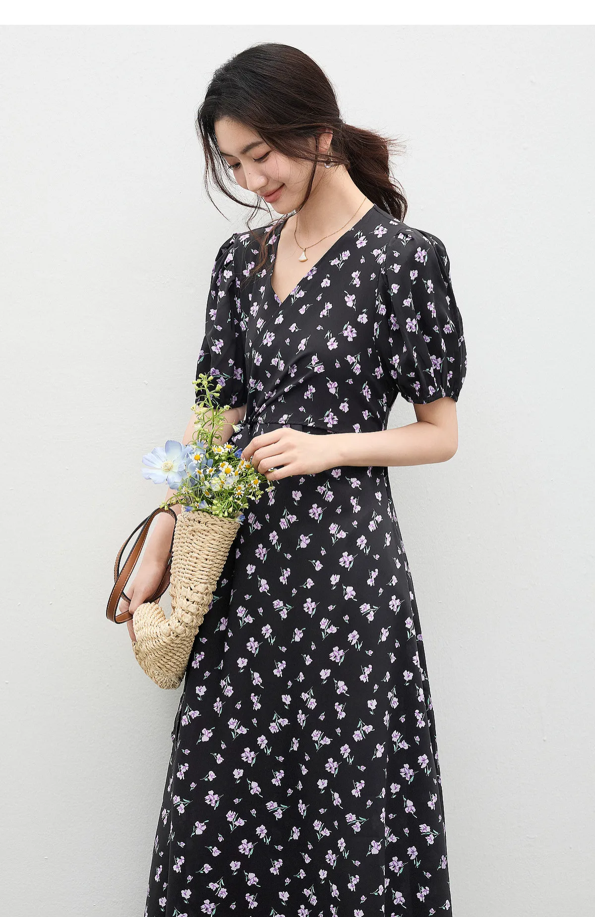 SENTUBILA Damen Französischer Stil Blumen-Wickelkleid 2026 Sommer Romantisch Elegant Kurzarm V-Ausschnitt Bedruckte Kleider W62LF7571 – Detail 29