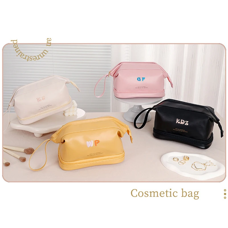 Trousse de Toilette Portable en Cuir PU de Grande Capacité, Sac à Cosmétiques avec Initiales Personnalisées, Accessoire de Voyage avec Broderie Nuage et Autocollant