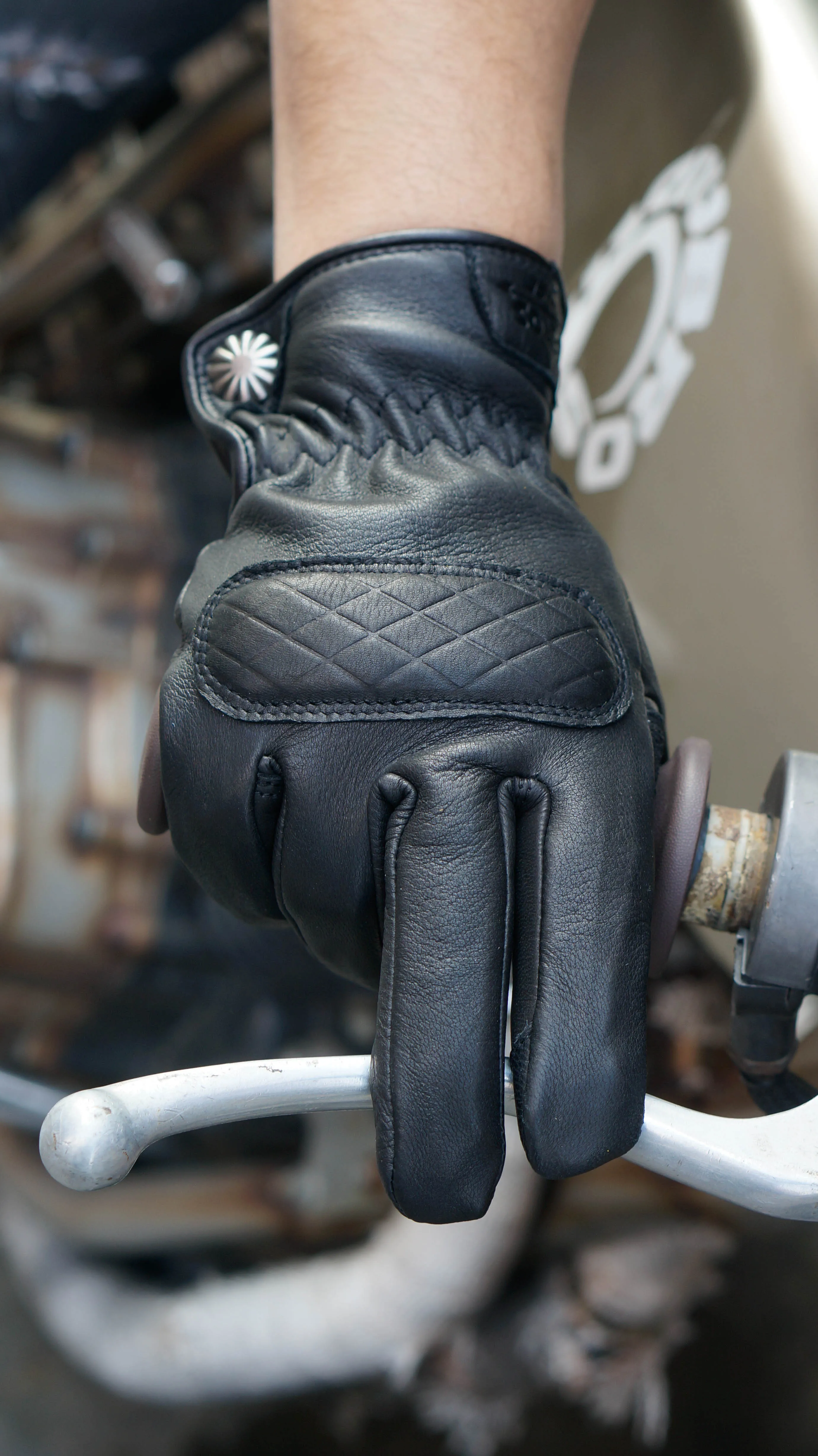 

Uglybros Genuine Leather Retro Motorcycle Gloves Full Finger Breathable Knuckle Protection Riding Motorbike Race Gears