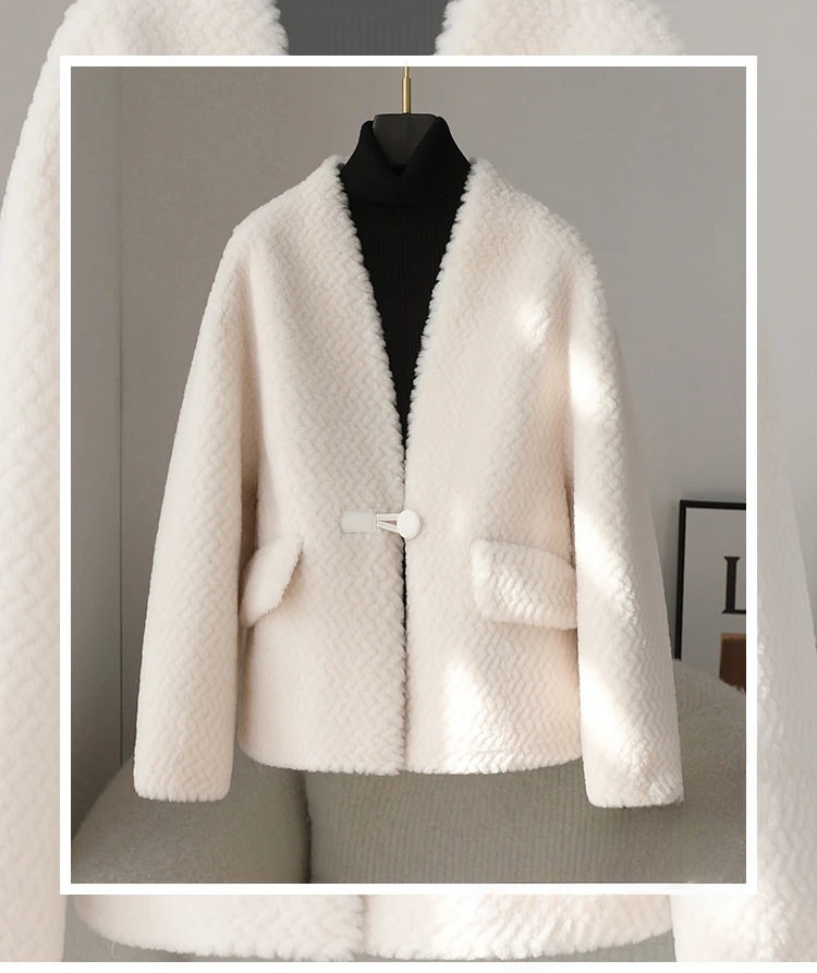 New shearling coat for women  V-neck granular lamb fur fur integrated fur coat