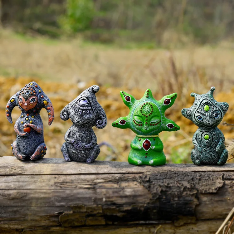 New Creatures Fantasy World Resin Statue Home Decor Handmake Three-Eyed Alien Garden Ornaments