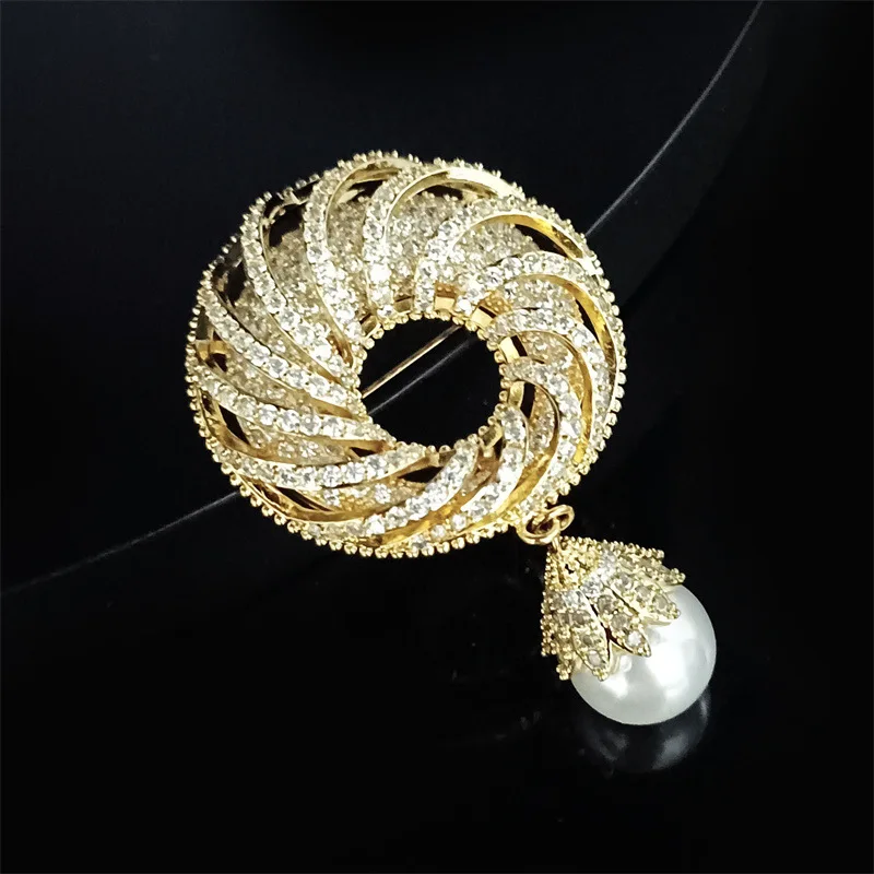 Retro Cubic Zircon Circle Brooch Pin High-end Shell Pearl Pendant Geometry Brooches for Unisex Corsage Elegant Accessory Jewlery