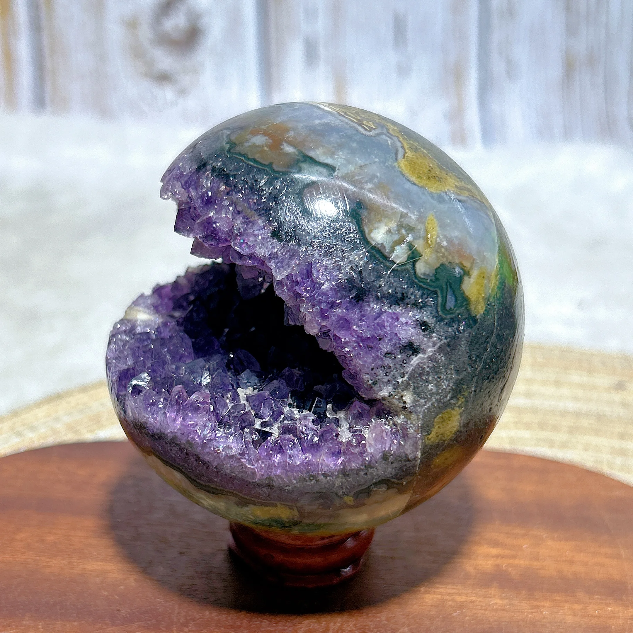 

Natural Crystal Amethyst Cluster Open Mouth Geode Sphere Healing Ball Precious Ore Mineral Energy Home Decorations Holiday Gift