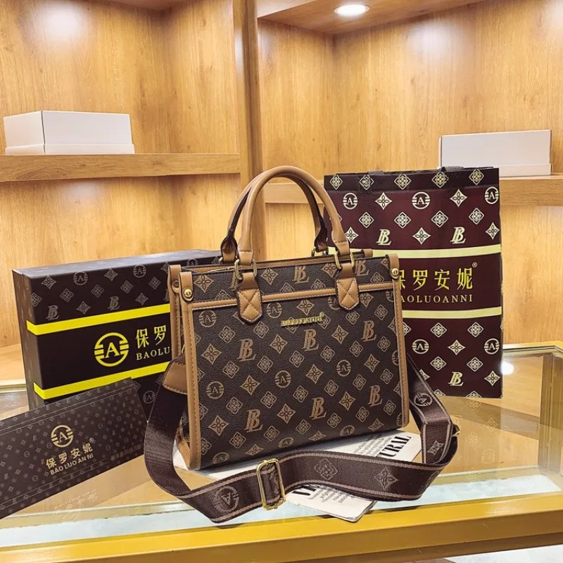 

Стильная элегантная дизайнерская сумка для подгузников: роскошная женская сумка через плечо с уникальным винтажным дизайном и большой вместимостью.