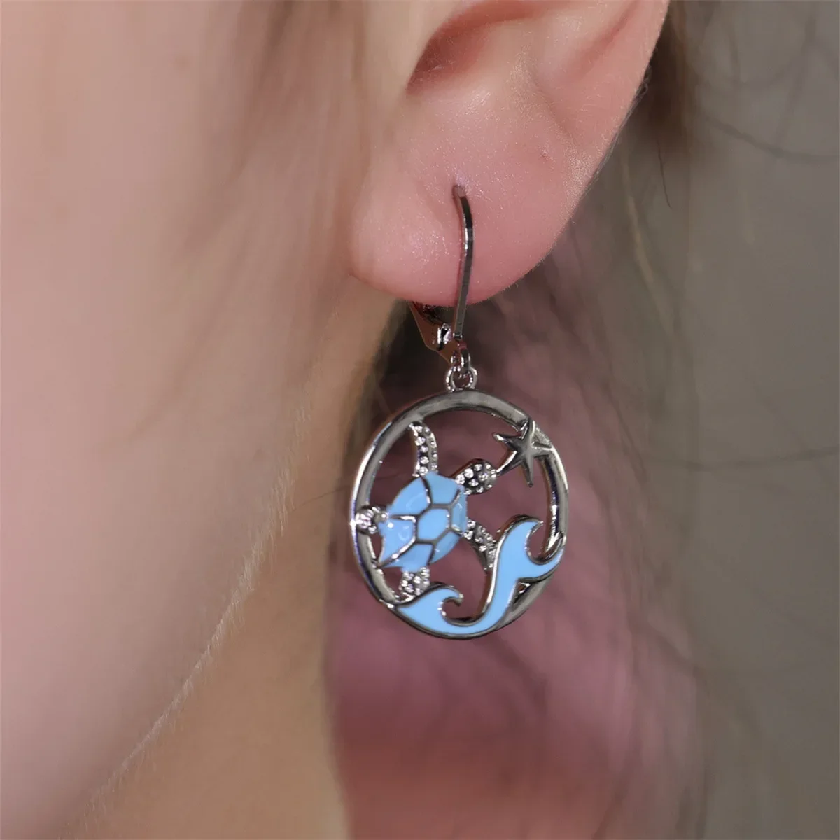 Classic Round Blue Sea Turtle Dangle Earrings Silver Round Cutout Sea Turtle Star Drop Earrings for Women Seaside Beach Gifts