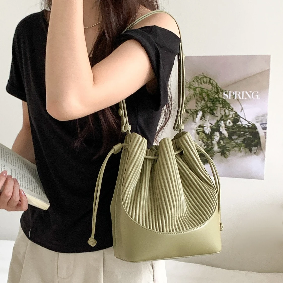

PU Leather Small Square Crossbody Bags for Women 2026 New Fashion Pleated Versatile Bucket Shoulder Bag Korean Luxury Handbags