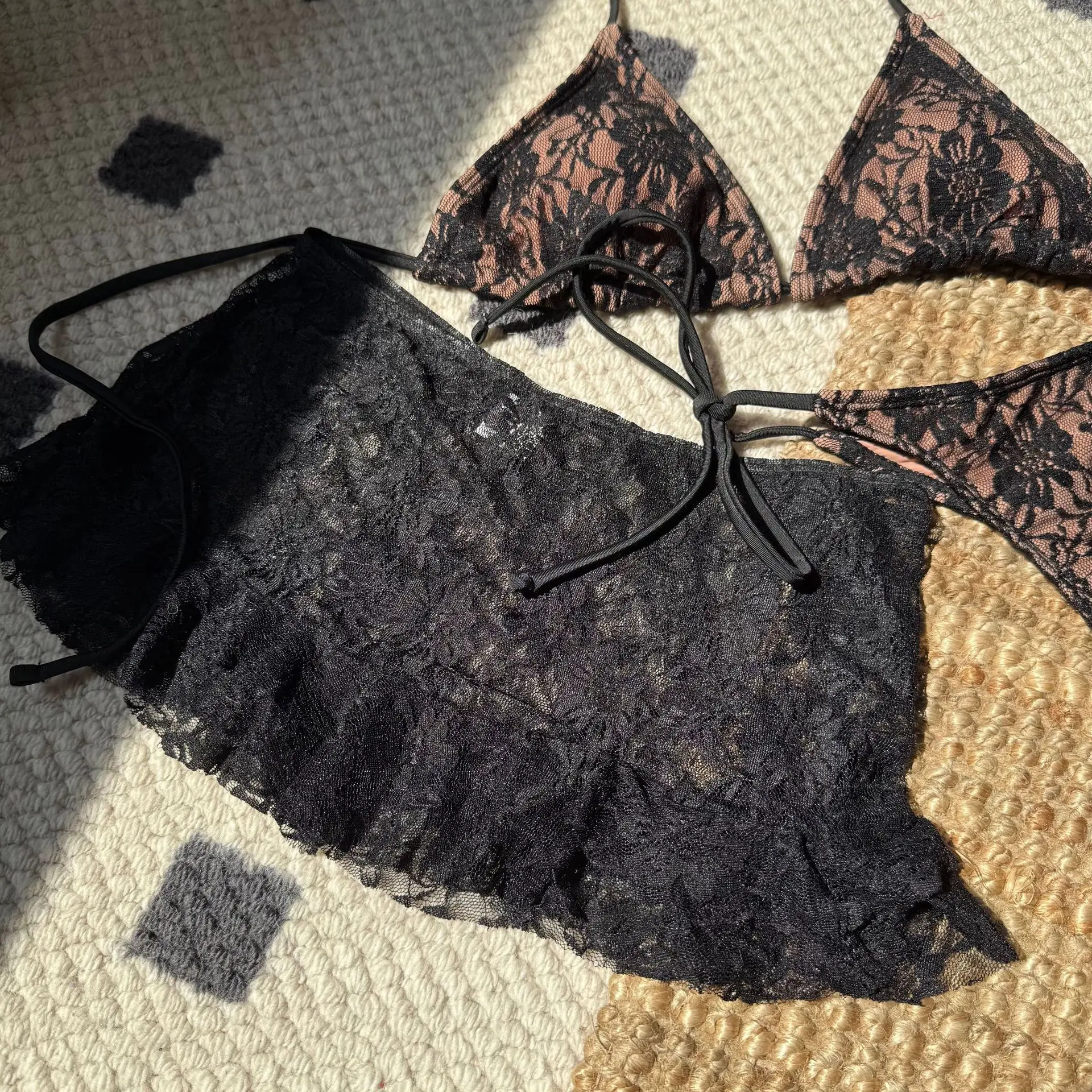 

DEKA микро стринги комплект бикини сексуальный кружевной двухслойный купальник из трех предметов с сексуальной сетчатой юбкой женский пляжный купальник