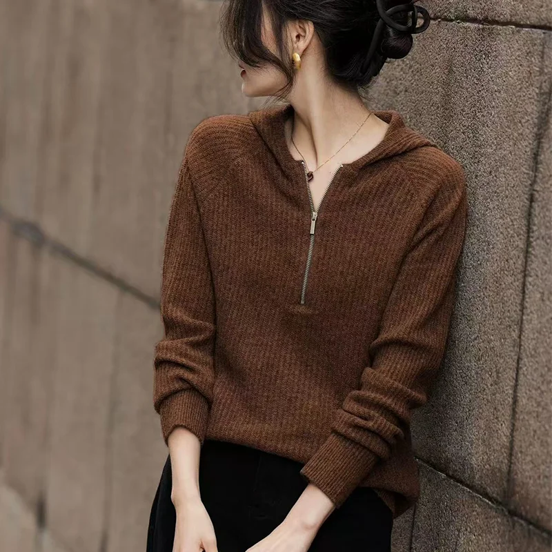 เสื้อสเวตเตอร์ผู้หญิงใหม่ ฤดูใบไม้ร่วง/ฤดูหนาว 2025 ทำจากขนสัตว์ 100% เสื้อฮู้ดถัก สีพื้น สไตล์ลำลอง แฟชั่น ขายดี เสื้อผู้หญิง