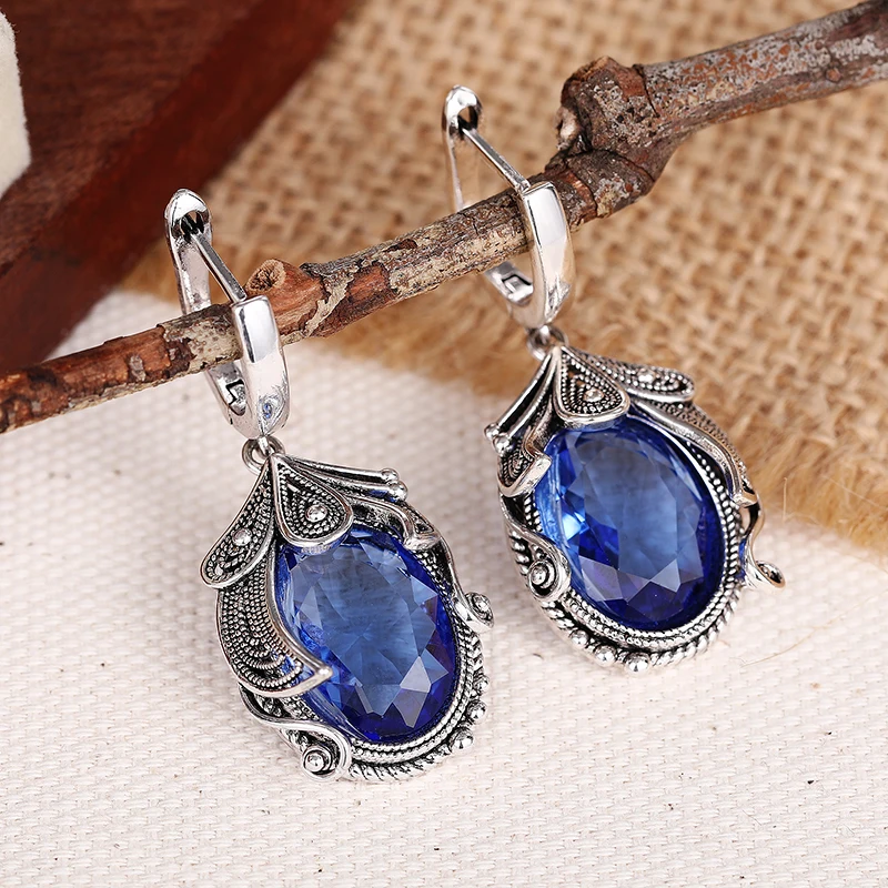 Huitan Vintage Damen-Ohrhänger mit eingelegtem, brillantem blauen Zirkonia, speziell für Partys und den Alltag, in Antiksilberfarbe, Schmuck für Damen