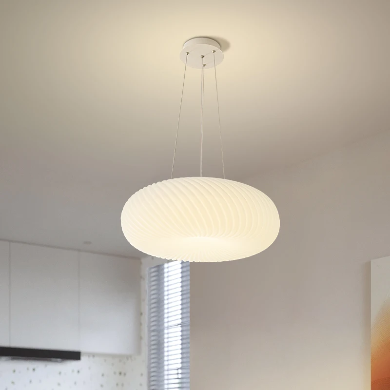 La lampada a sospensione a LED nordica viene utilizzata per la camera da letto Foyer camera da letto lampada telecomando dimmerabile bianca decorazione del soggiorno