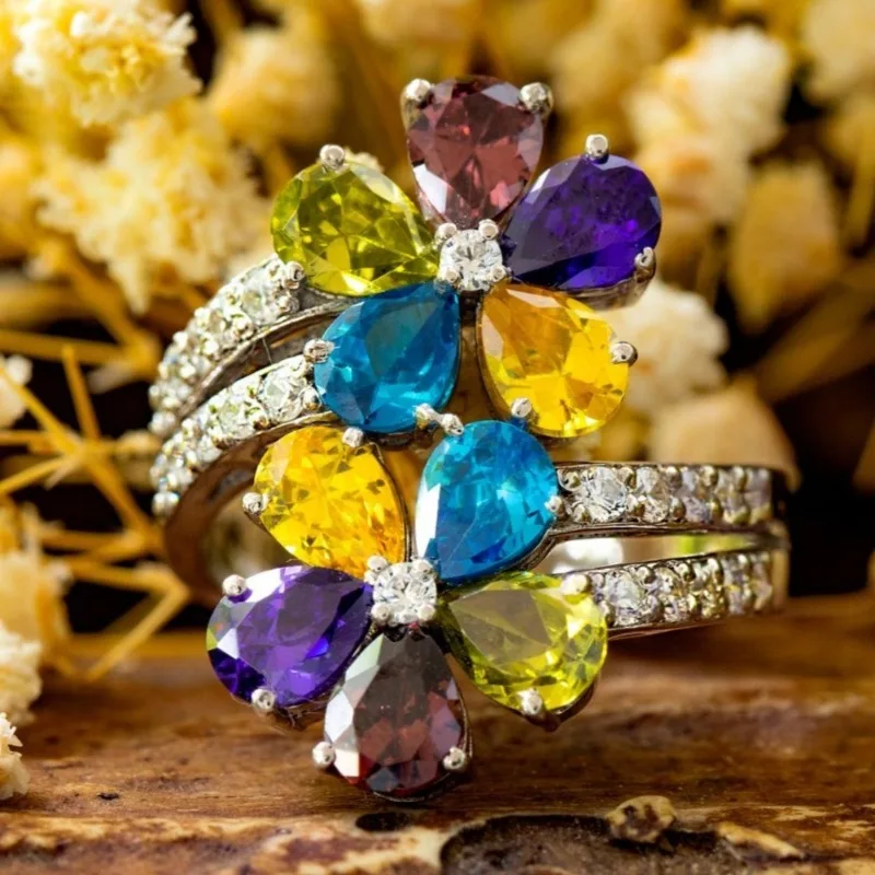 Atemberaubender, mit weißen und mehrfarbigen Zirkonia-Steinen besetzter Damenring, trendiger, goldfarbener, geometrischer Schmuck für den Alltag, Partys und als Geschenk zum Jahrestag