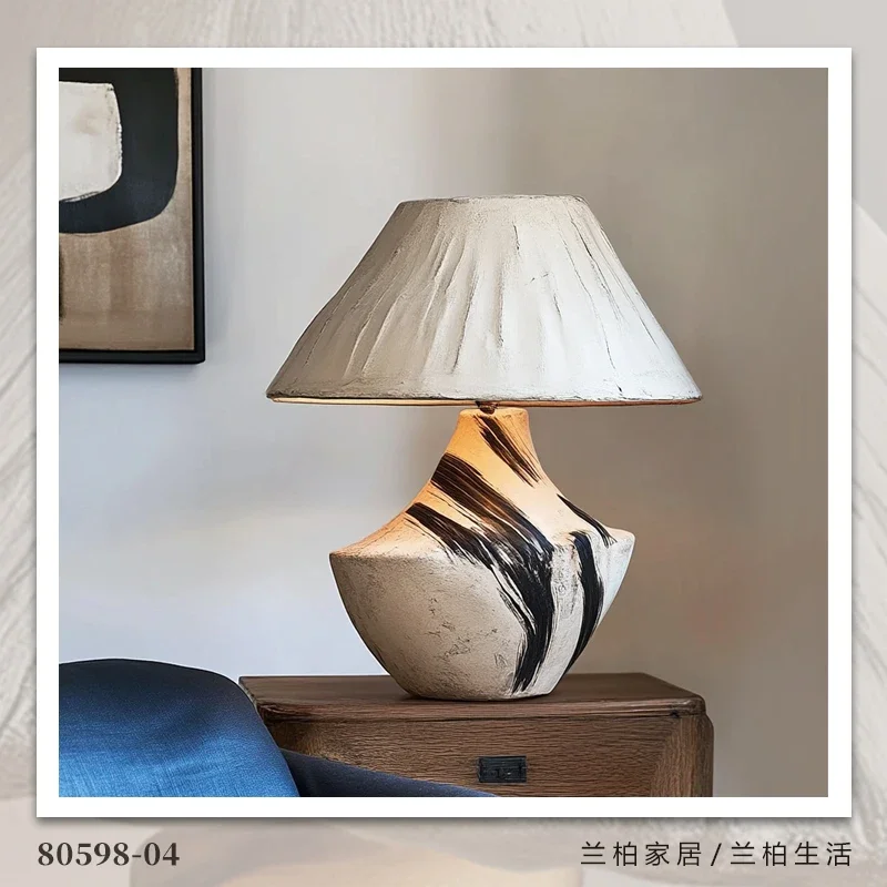 Lampada da tavolo artistica color crema francese Medievale Wabi Wind Homestay Galleria nordica Illuminazione originale di design senior