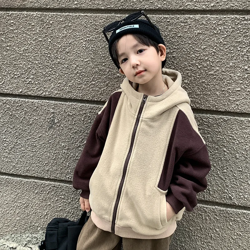 New winter children's clothing for boys with plush warm jacket, children's color blocked fleece thick zipper top, stylish and tr