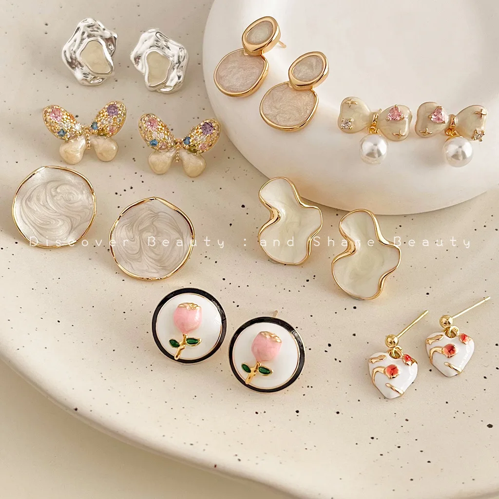 

DIY accessories French retro milky white dripping oil geometric earrings women's simple fashion sweet flower stud earrings Korea