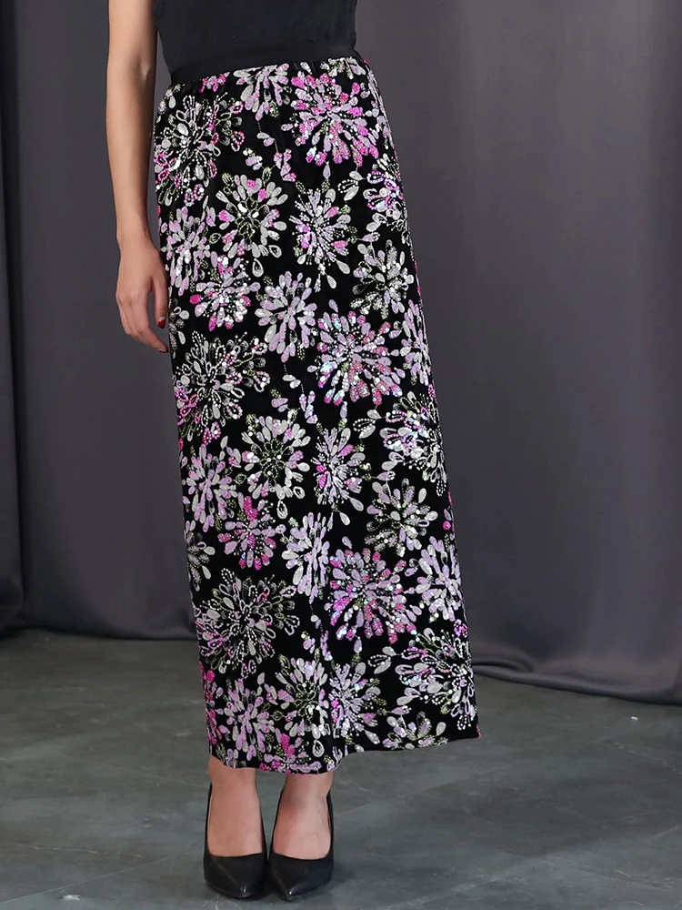 Heavy industry celebrity velvet sequined embroidery slim skirt 2025 autumn women's new elegant and versatile straight hip skirt.