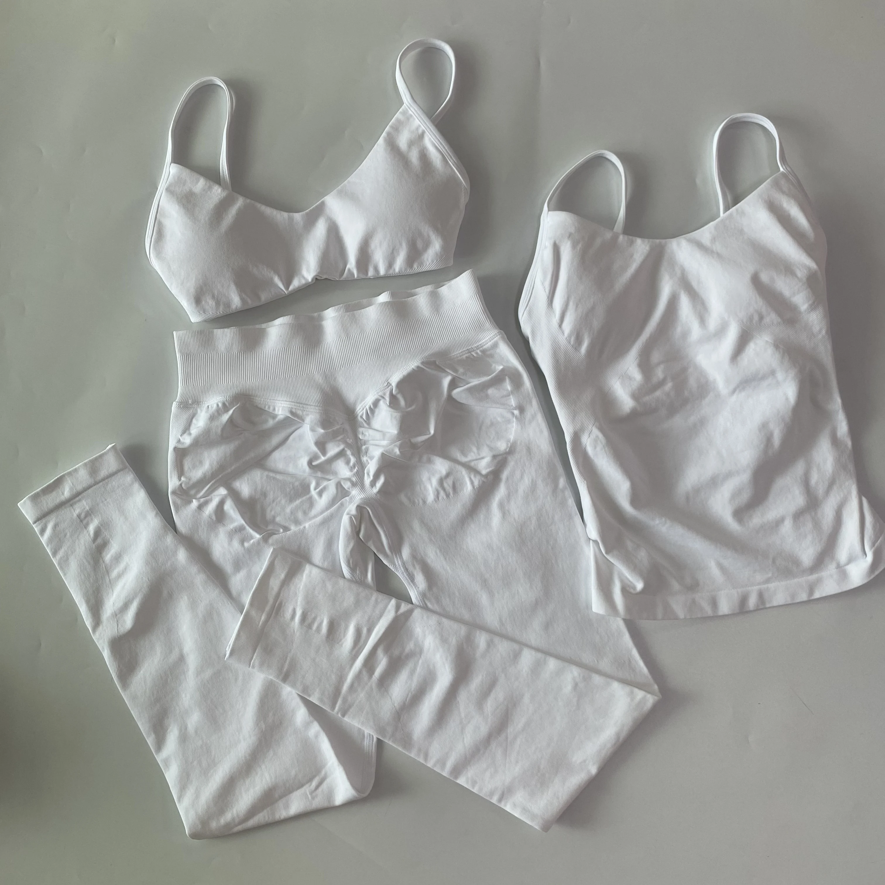 3-teiliges nahtloses Yoga-Set, Sport-BH, Top mit Rundhalsausschnitt, High-Waist-Leggings mit Po-Formung, Fitness-Workout-Sportanzug – Detail 9