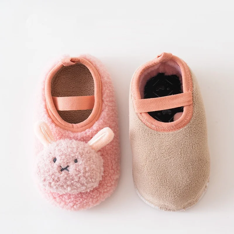 أحذية أطفال مضادة للانزلاق على الأرض مشوا لأول مرة، جوارب شتوية لطيفة على شكل رسوم كرتونية سميكة ونعل ناعم للفتيات والأولاد