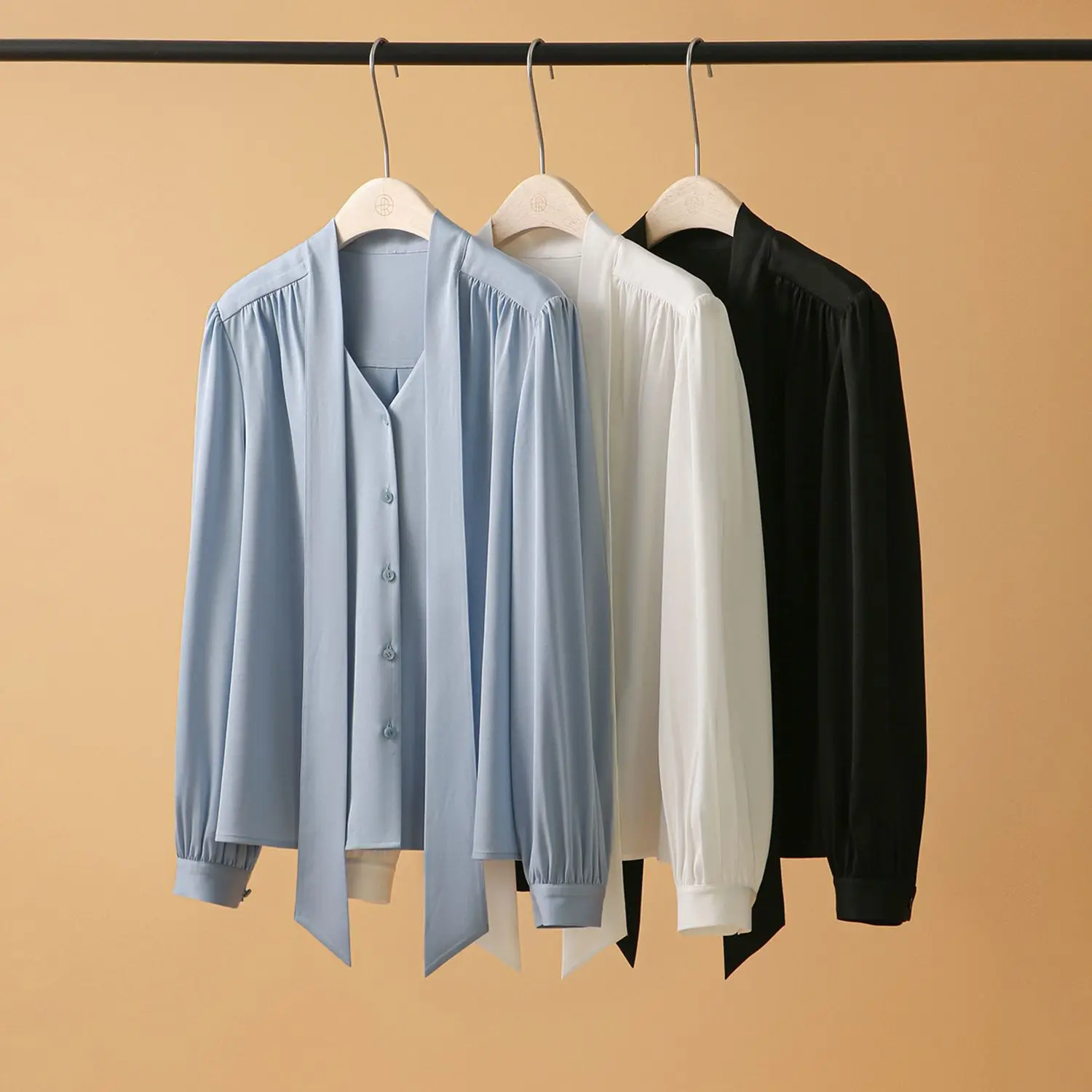 

2025 Новая модная весенне-летняя профессиональная рубашка с длинными рукавами и бантом для женщин, рубашка высокого качества с простой атмосферой