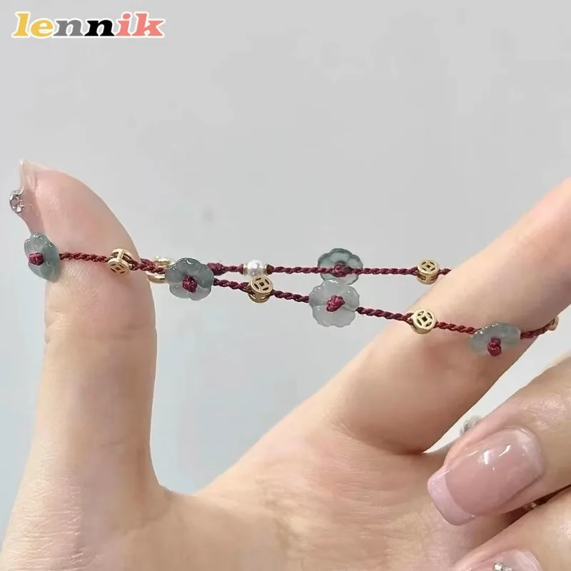 Burgunderrotes geflochtenes Kordelarmband, Blumenmuster mit Perlenakzent, einzigartiger ästhetischer Damenschmuck, ästhetisches Geschenk zum Thema Glücksreichtum