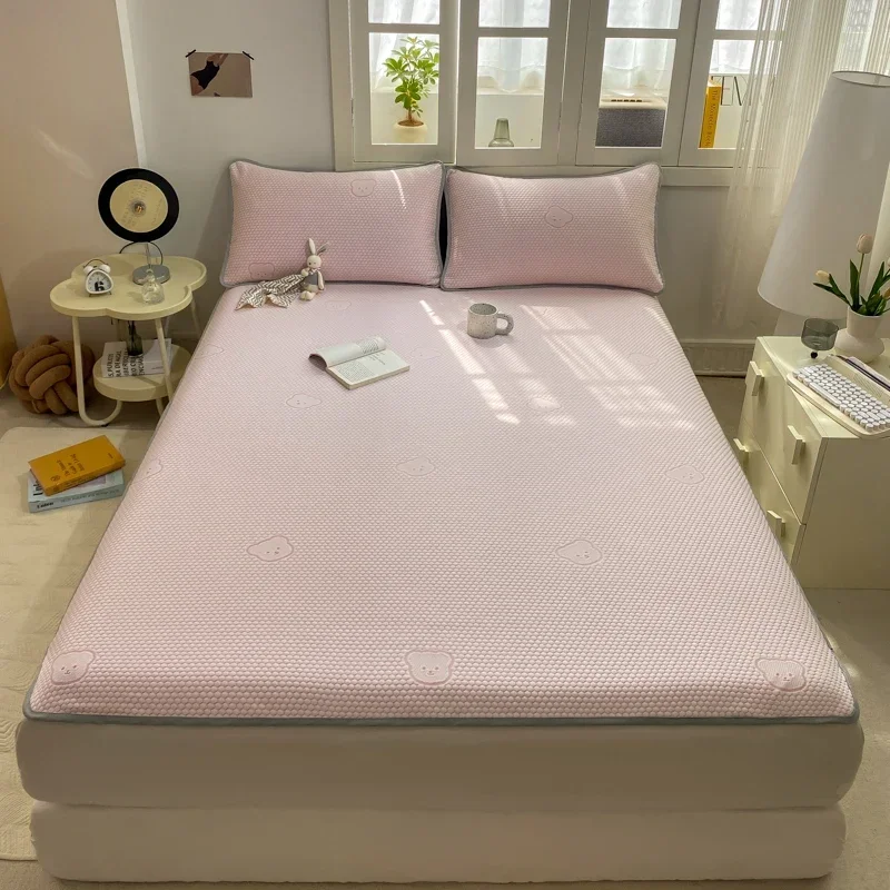 2024 Hot New Product Ice Bean Jacquard Little Ice Bear Series Cold Mat with High Aesthetic Value Ice Bean Soft Mat Bed Sheet