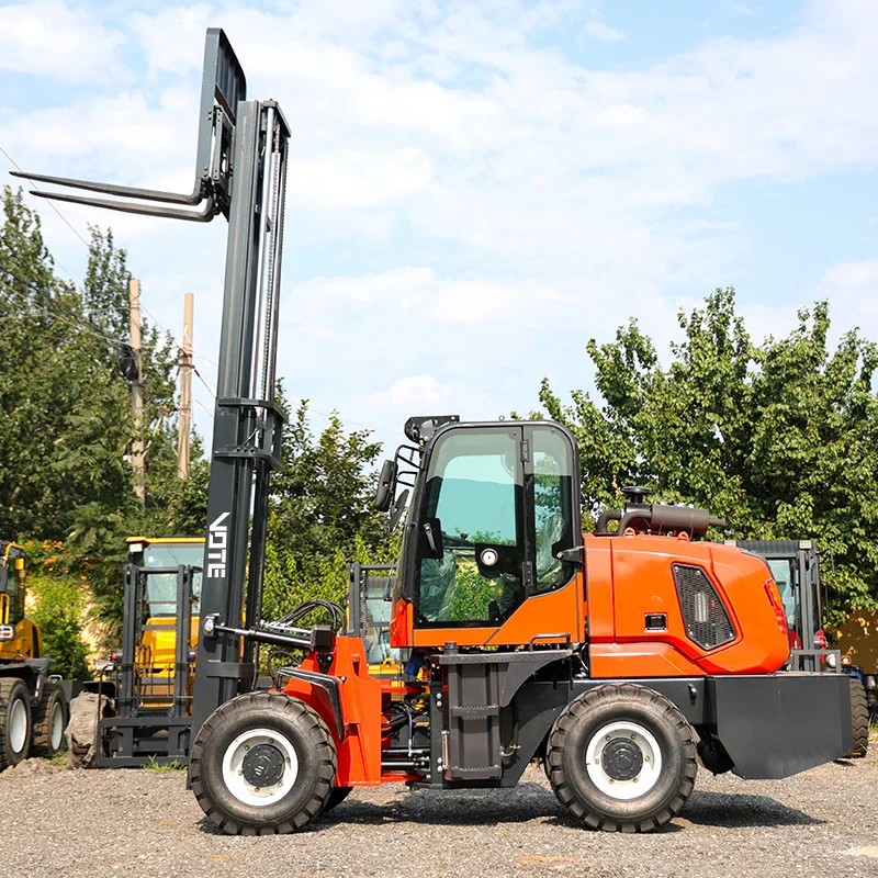 Cina Carrello elevatore per terreni a 4 ruote motrici Carrello elevatore per uso esterno diesel Carrello elevatore fuoristrada portatile da 3,5 tonnellate per tutti i terreni personalizzato