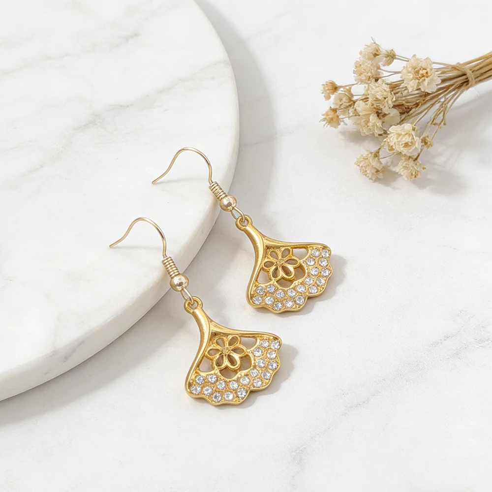 Hollow Ginkgo Leaf Diamond-Enc - Vintage Fashion Pieces recension och pris