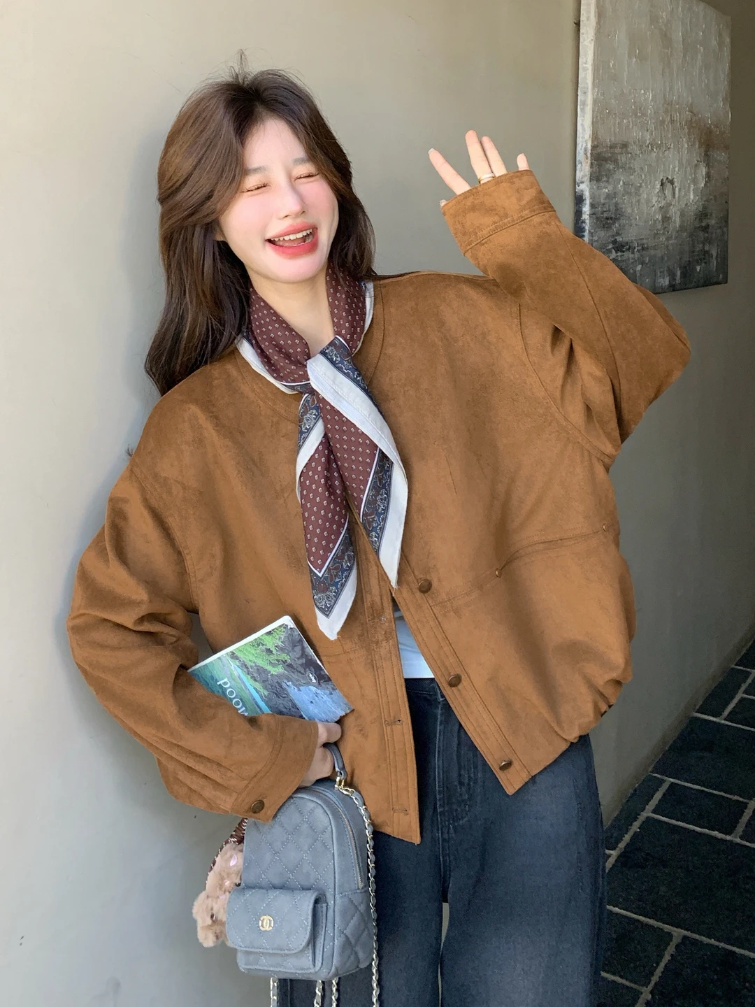 giacca-in-camoscio-marrone-da-donna-stile-retro-girocollo-a-maniche-corte-primaverile-autunnale-nuovo-modello-effetto-marmorizzato-con-sciarpa-vestibilita-slim-collo-alto