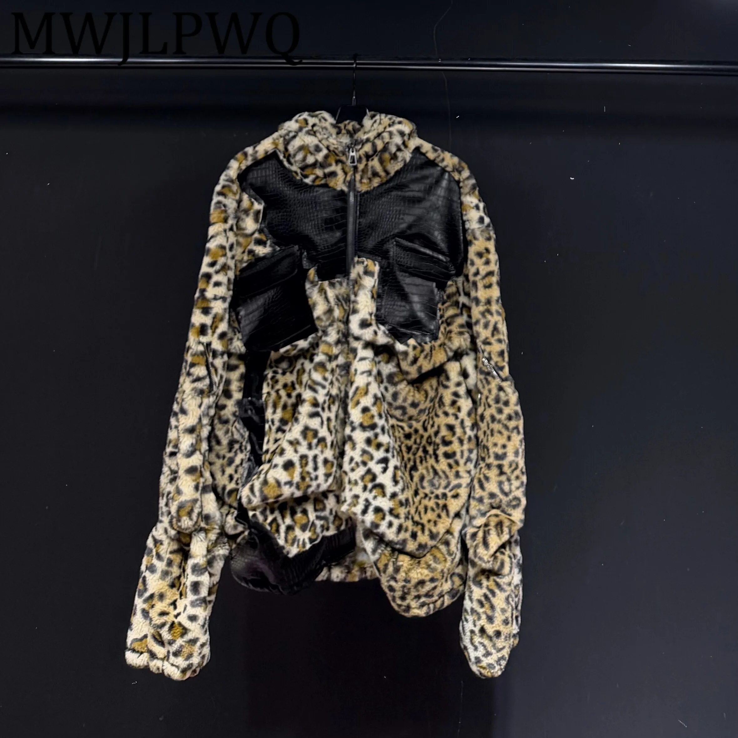 

MWJLPWQ Heavy Industry, новинка 2025 года, плюшевая дизайнерская куртка с леопардовым принтом, мужская лоскутная уличная одежда, свободные повседневные топы с капюшоном, шикарные 12627