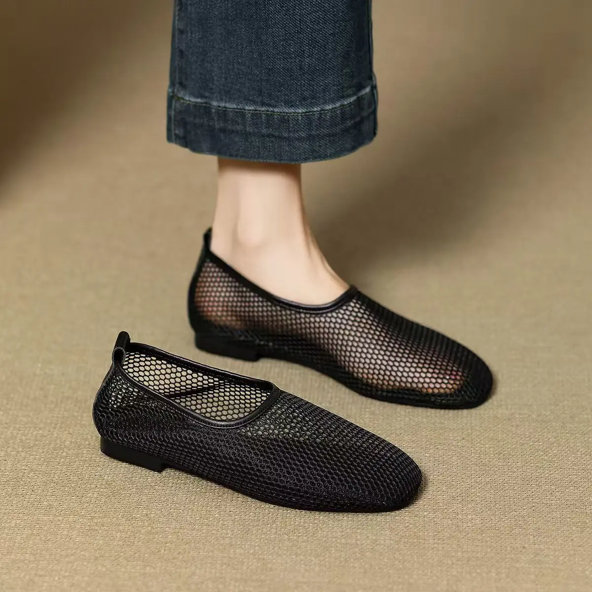 Summer New Women Flat sole Mesh Shoes Soft sole Non Slip Lightweight Breathable Round Toe Slip On Casual Nude Shoes Sandals