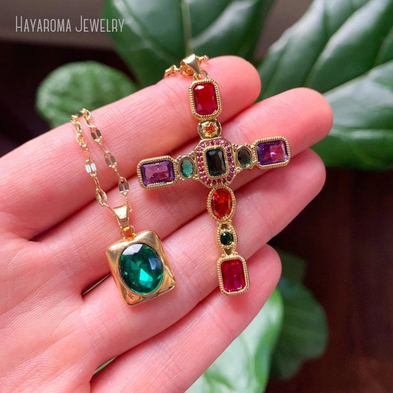 

10шт ожерелье с подвеской в виде креста и изумруда