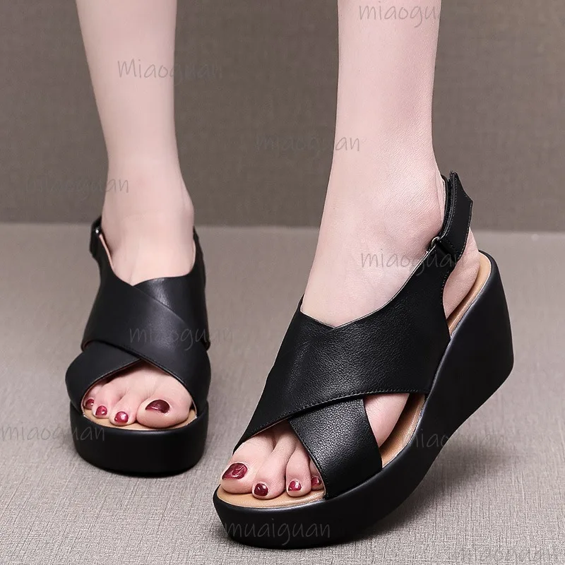 

Женские сандалии на платформе с перекрестными ремешками, из мягкой кожи, с ремешком на щиколотке, удобные, нескользящие, летние, повседневные.