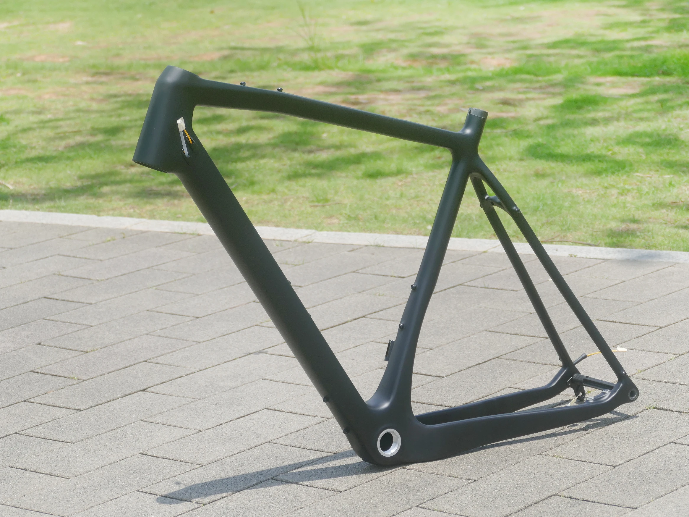 Frame only  :  Full Carbon UD Matt Gravel Bike Bicyce Thru Axle Flat Mount Gravel Frame