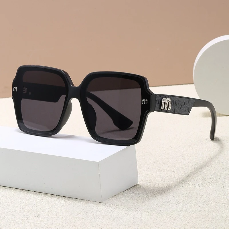 

​​2025 Korean Leather Temple Sunglasses Women, Oversized UV400 Street Style Face Slimming Fashion Viral