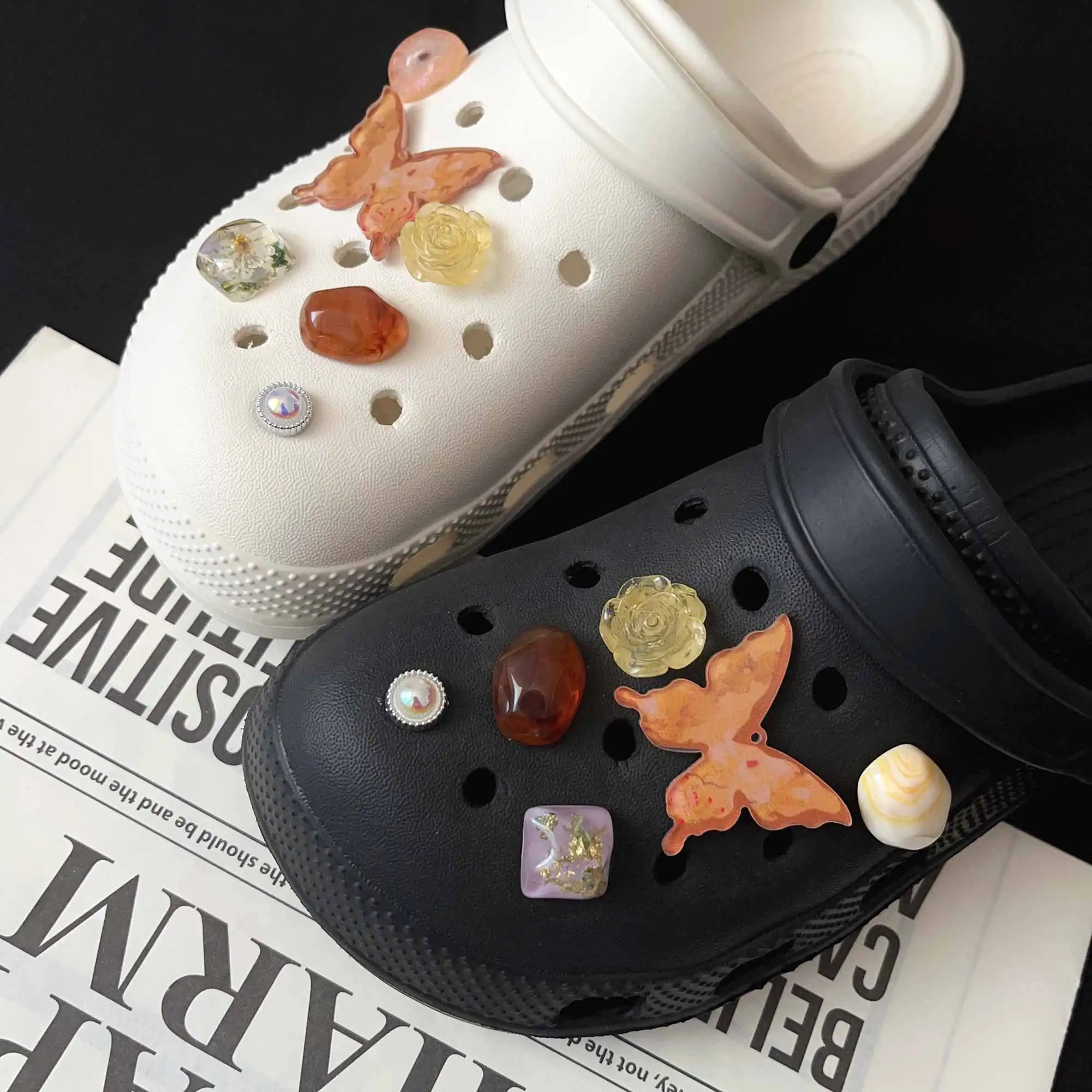 

Retro Brown Butterfly Flower Pearl Set Shoe Charms for Crocs Decoration Garden Sandals Clogs Pins Shaped Amber Resin Girl Gift