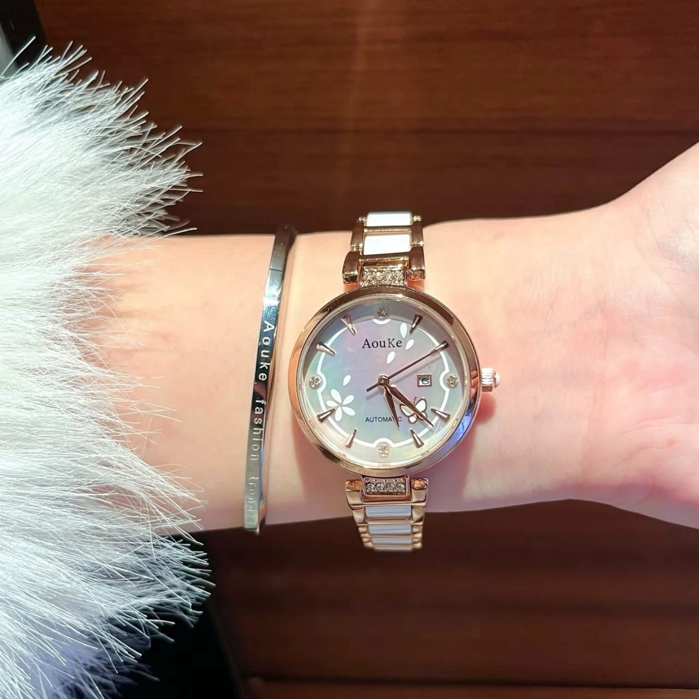 Luxury Butterfly Dial Design Women's Watch Elegant Elegant Women's Quartz Watch Exquisite Fashion Women's Watch Gift Box Set