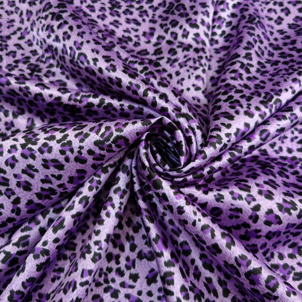 1 Meter x 1,48 Meter Afrika-Leopardenmuster Satinstoff für Schals, Kleider, Pyjamas und Futter – Detail 22
