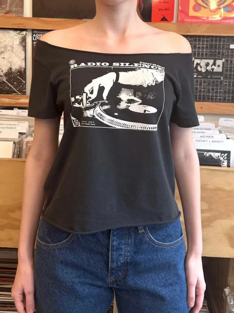 Graphic Print Black T-shirt Woman Summer Sexy Slash Neck Raw Hem Short Sleeve Tee Shirts Vintage Streetwear Cotton Crop Tops New