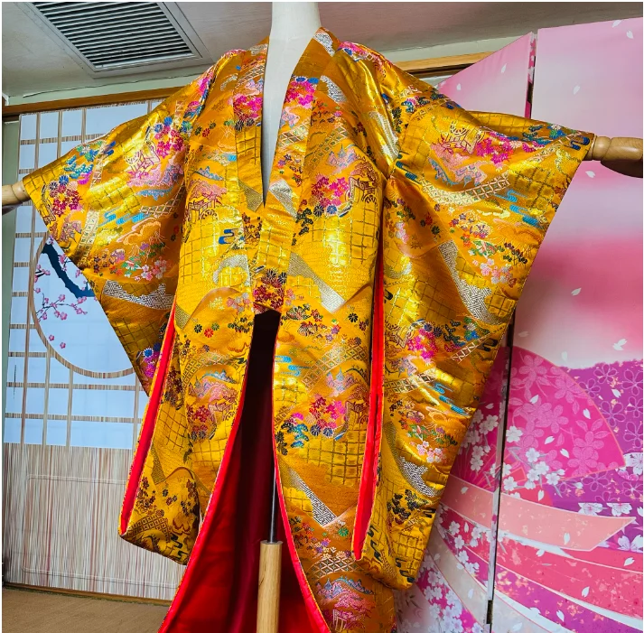 زي الرقص المطرز التقليدي على الطراز الياباني، العروس هانفو، سترة ذهبية
