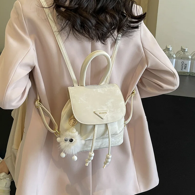 

2024 spring and summer new retro fashion solid color leisure simple shoulder bag women's bag (buy the bag to send pendant)