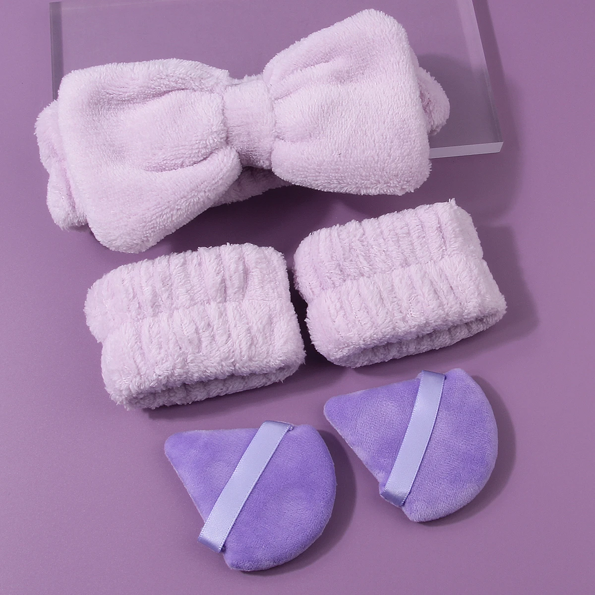 Set di pennelli per trucco viola da 18 pezzi: set di pennelli per trucco multiuso, cinturino da polso morbido per fascia da polso e soffio per cipria triangolare per trucco