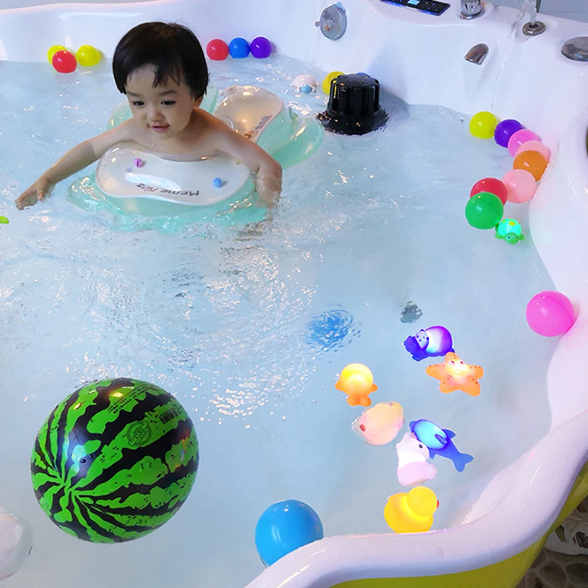 6 قطعة/المجموعة الكرتون الديناصورات الصغيرة متوهجة لعبة الاطفال المياه اللعب متوهجة المياه السائلة الاستشعار قابلة لإعادة الاستخدام حمام الطفل لعبة أجواء مضحكة