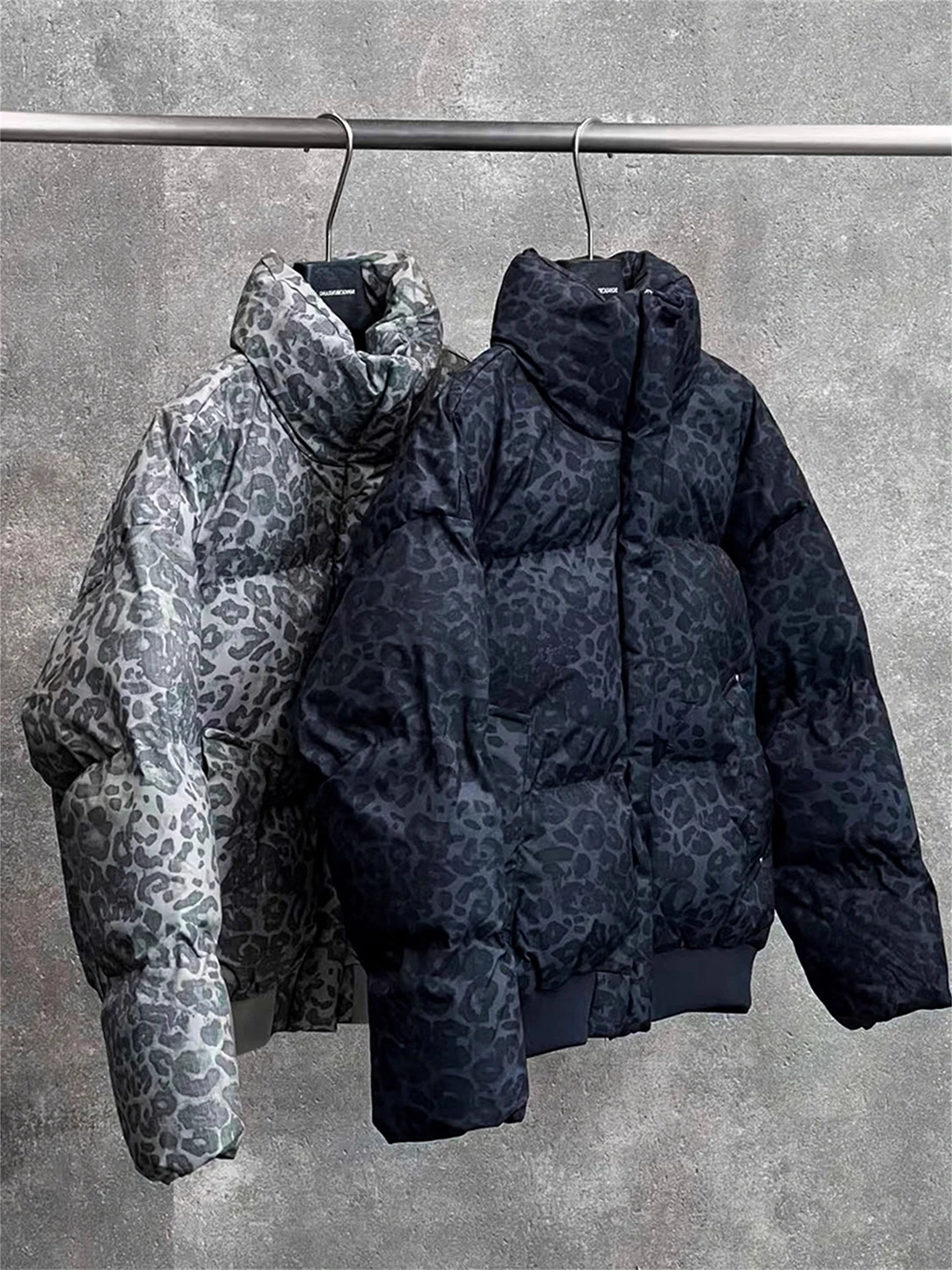 

Black Leopard Print Short Cotton Jacket Men's Winter Thickened Stand Collar Bread Style Warmth Couple's Cotton Coat Outerwear