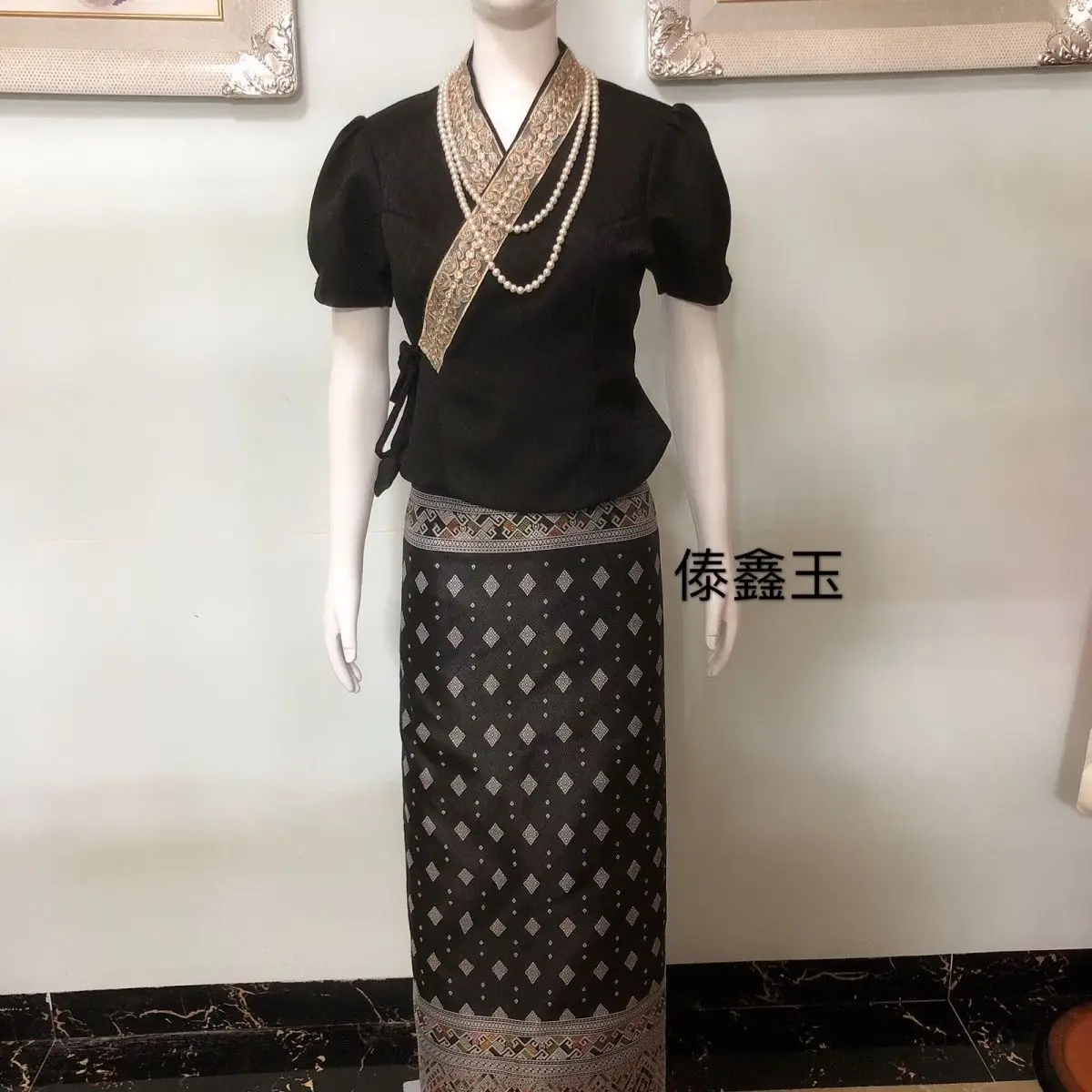 2pcsThailand Long-gyi تنورة داي الملابس العرقية الصيف قصيرة الأكمام ردائه داي أنبوب تنورة المرأة داي الملابس