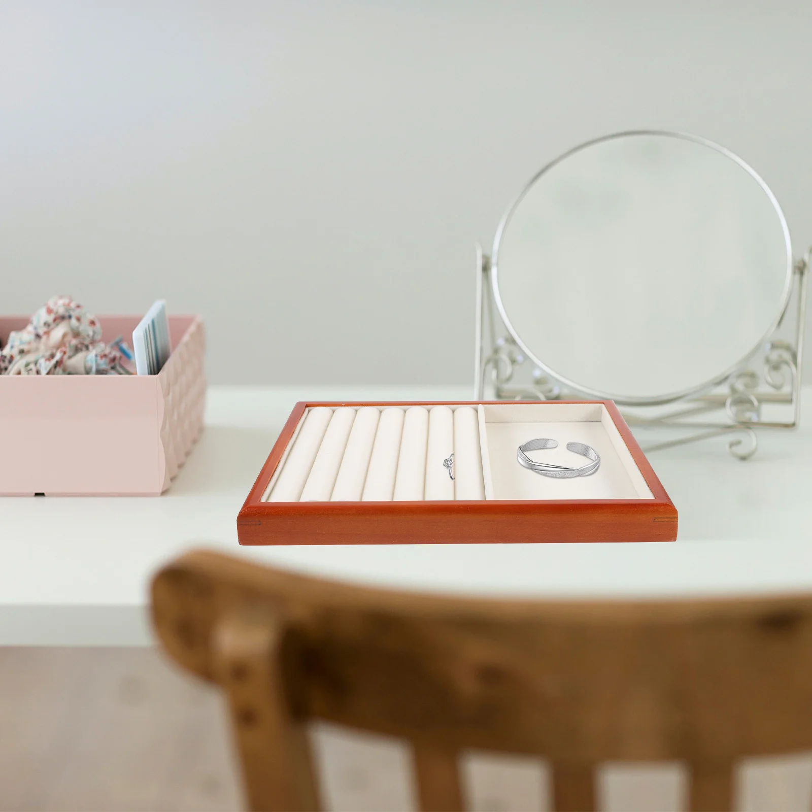 

Поднос для демонстрации колец, деревянная тарелка для хранения ювелирных изделий, органайзер, прочный, практичный для колец, браслетов, серег, держатель для ювелирных изделий