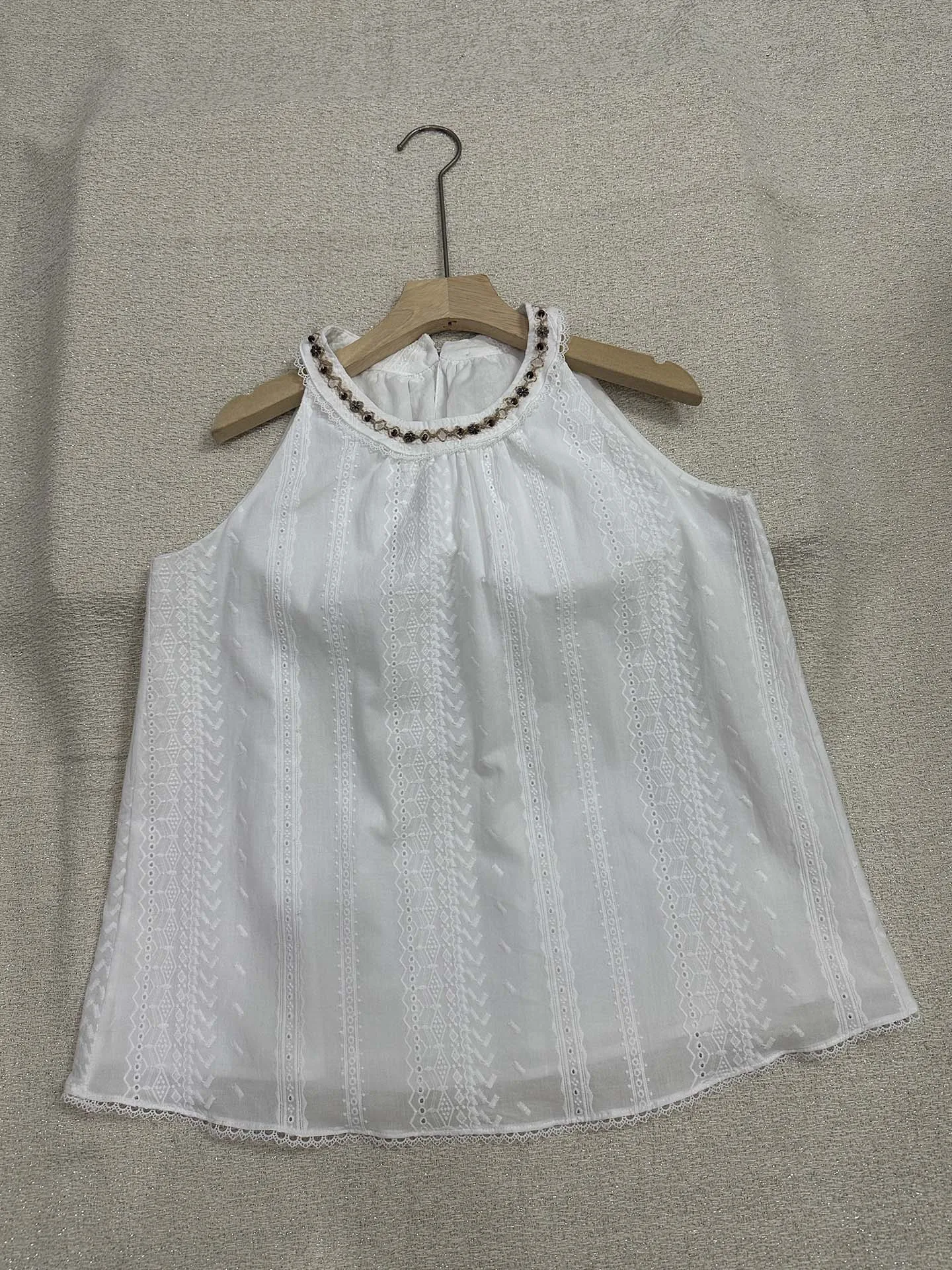 

Elegant Pure Quality White Moonlight Lucky Stone Embroidery Neck Hanging Sleeveless Top Women's Vest Summer New Arrival